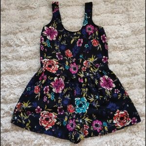 EUC Floral romper WITH POCKETS